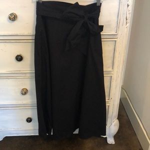 Full bodies navy midi skirt with bow!